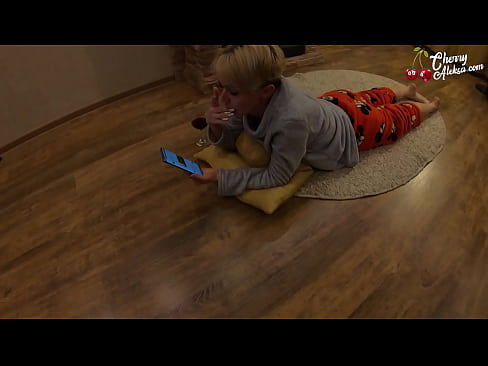 ❤️ Luda plavuša sisa ogroman kurac sisa i poskakuje na njemu - analni seks ❤ Jebeni video kod nas ❤